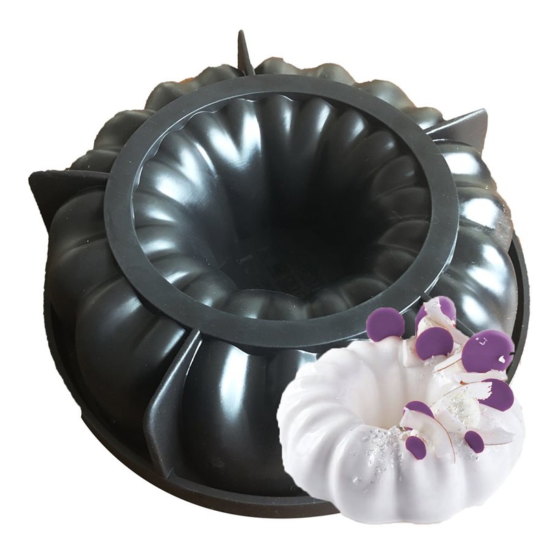 Bundt Silicone Baking & Freezing Mold 33.8 oz.