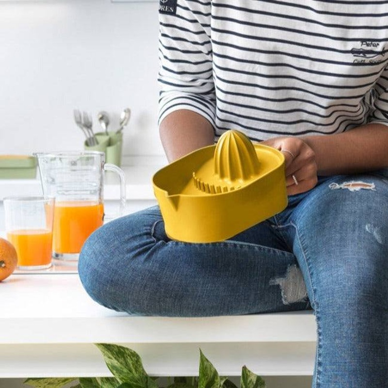 Oblo Citrus Juicer - Desert