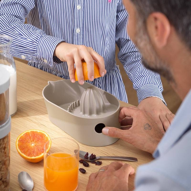 Oblo Citrus Juicer - Moka Grey