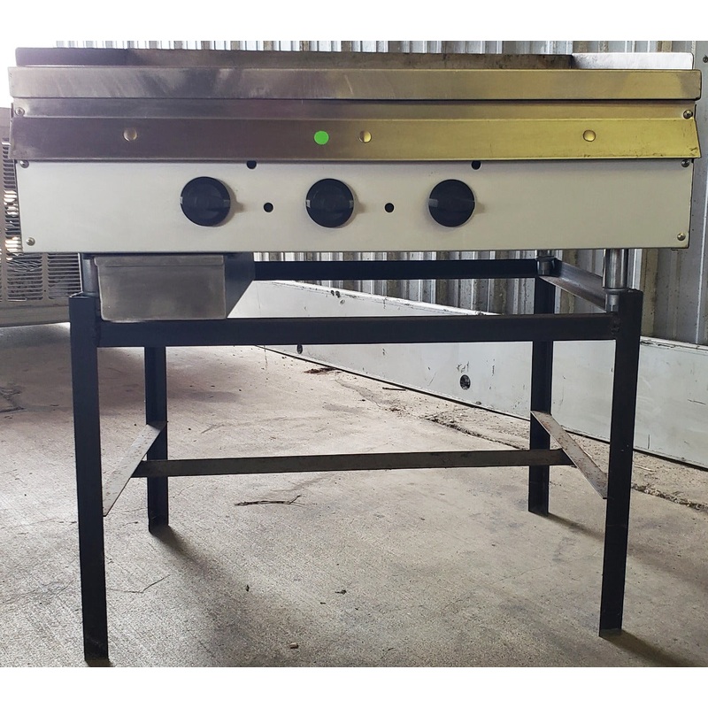 Used Restaurant Equipment - Wolf AGM36-101 Countertop Heavy Duty Natural Gas Griddle with 3 Manual Controls 36" - 81,000 BTU