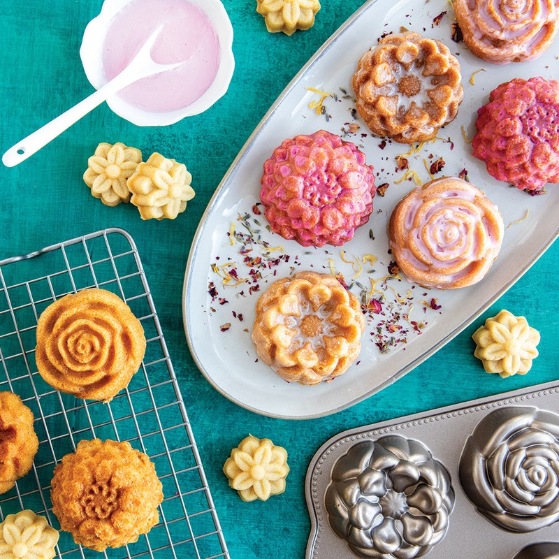 Nordic Ware Floral Cakelet Pan