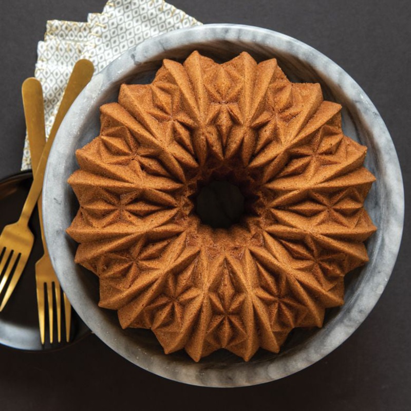 Nordic Ware Cut Crystal Bundt Pan