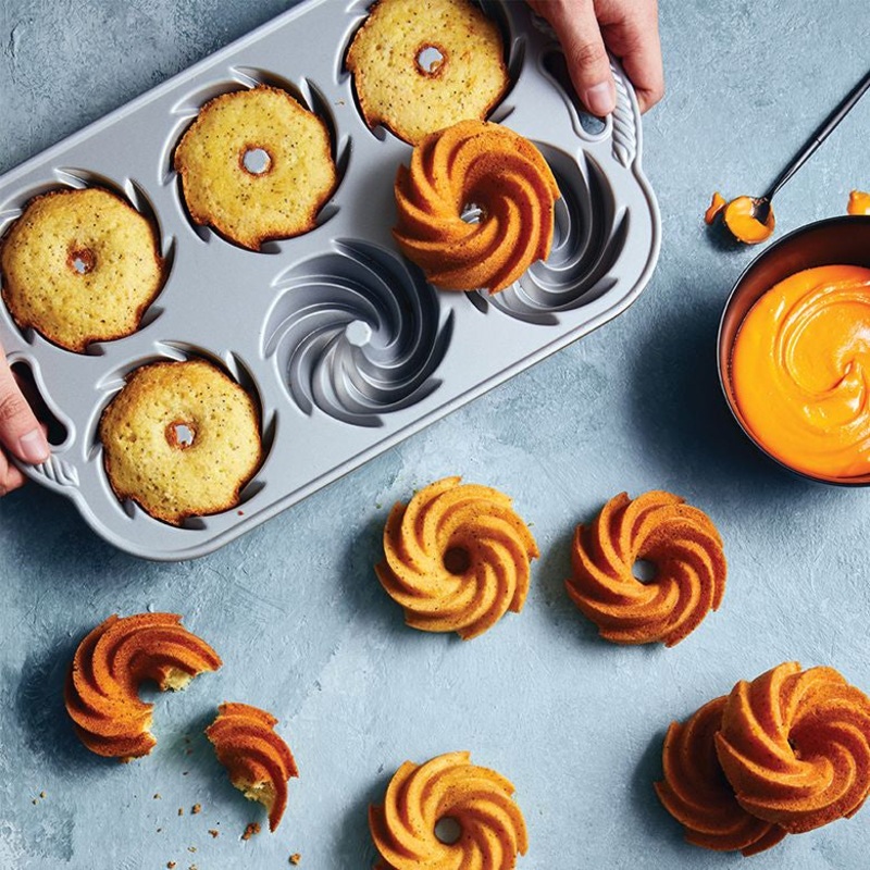 Nordic Ware Heritage Bundtlette